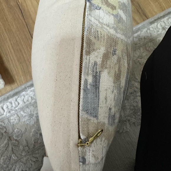 Set of 2 throw pillows - Picture 4 of 5